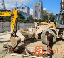 骚逼想被大鸡巴草嗯嗯啊视频高温下的坚守｜道路建设者用汗水铺就畅通路